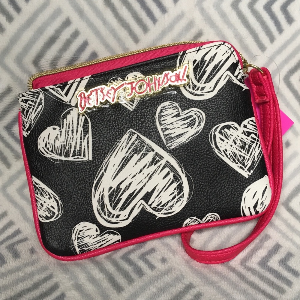 💕Betsy Johnson Wristlet with Hearts💕💜